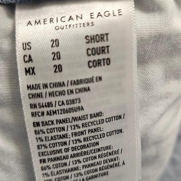 AE Strigid Curvy Mom Jeans Light Destroy Wash Super High Rise 20 Short NWT - Picture 7 of 8